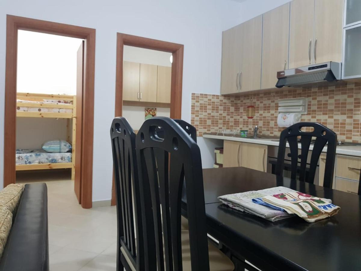 Lalzi Bay, Lura 1 Ground Floor Apartament Hébergement de vacances