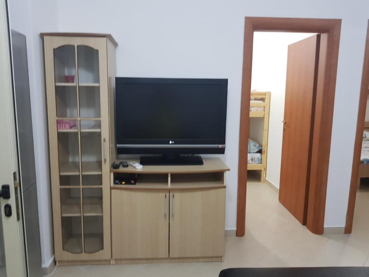 Lalzi Bay, Lura 1 Ground Floor Apartament Hébergement de vacances