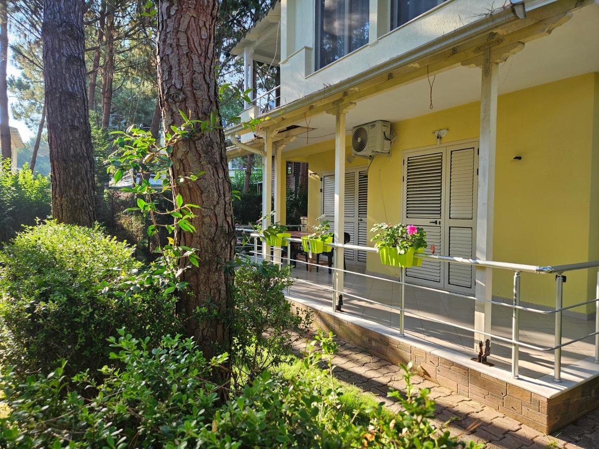 Lalzi Bay, Lura 1 Ground Floor Apartament Hébergement de vacances *