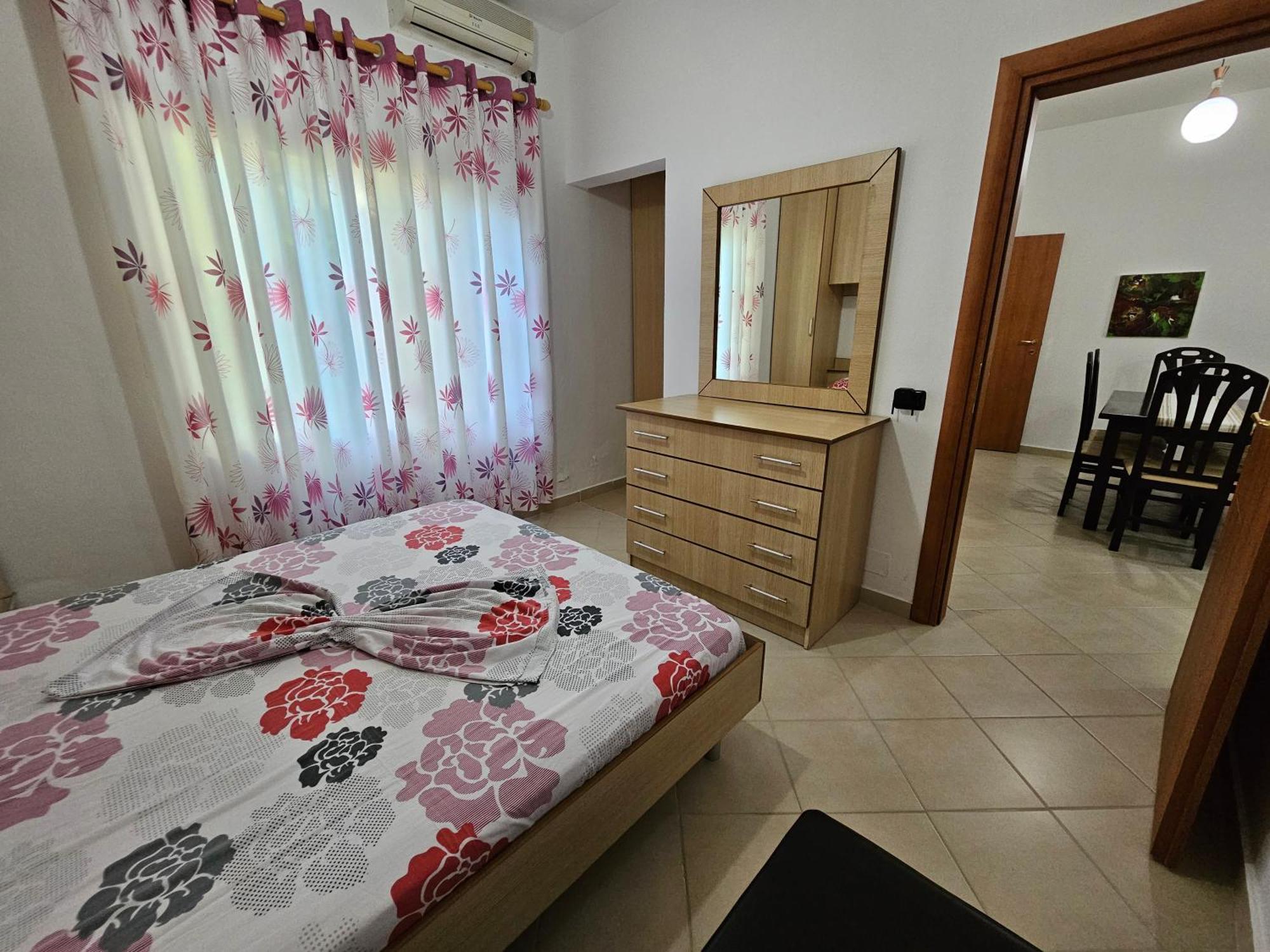 Lalzi Bay, Lura 1 Ground Floor Apartament Hébergement de vacances